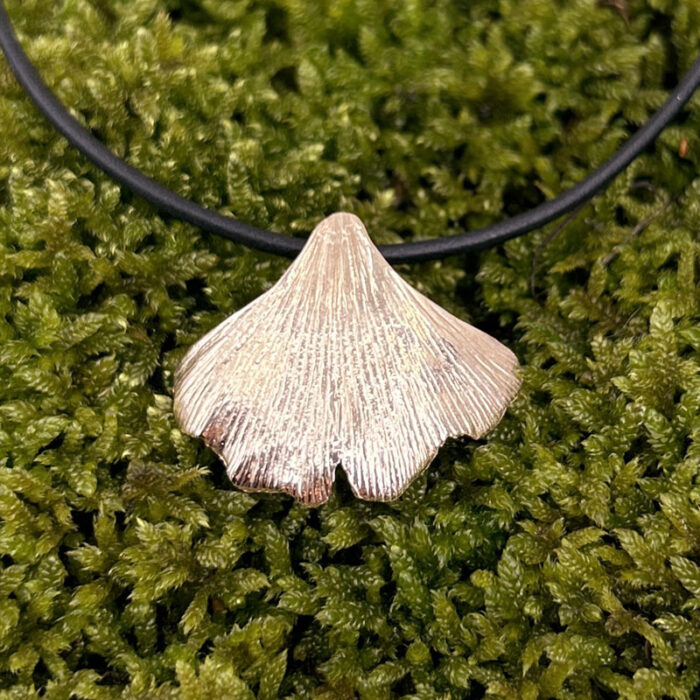Ginkgo-Blatt Anhänger rot N°3