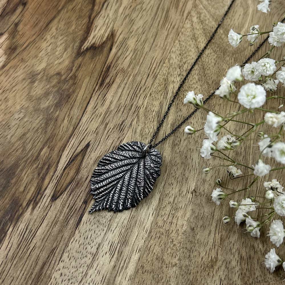 Anhänger Silber Haselnuss Blatt