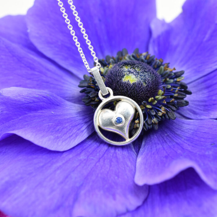 Silber-Herzchen mit Saphir