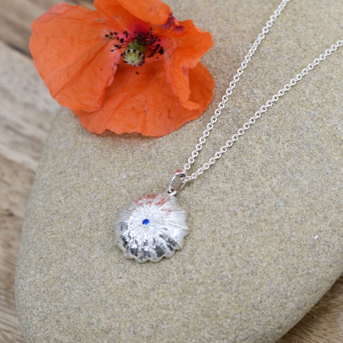Poppy-Anhänger in Silber – Bild 2